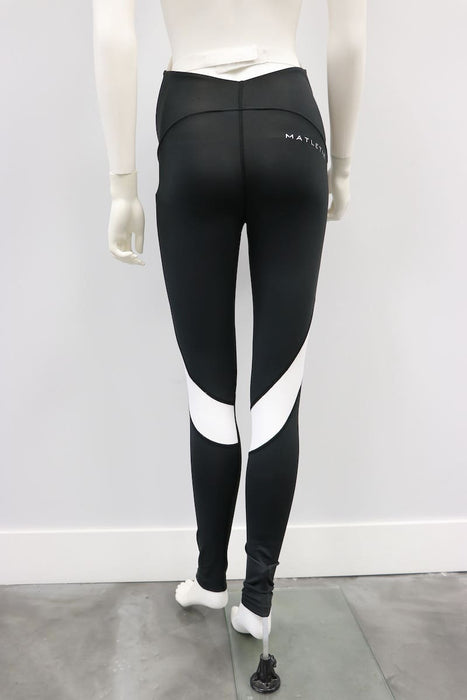 Courage Legging Black-White shown on a mannequin, displaying rear view and white accent details.