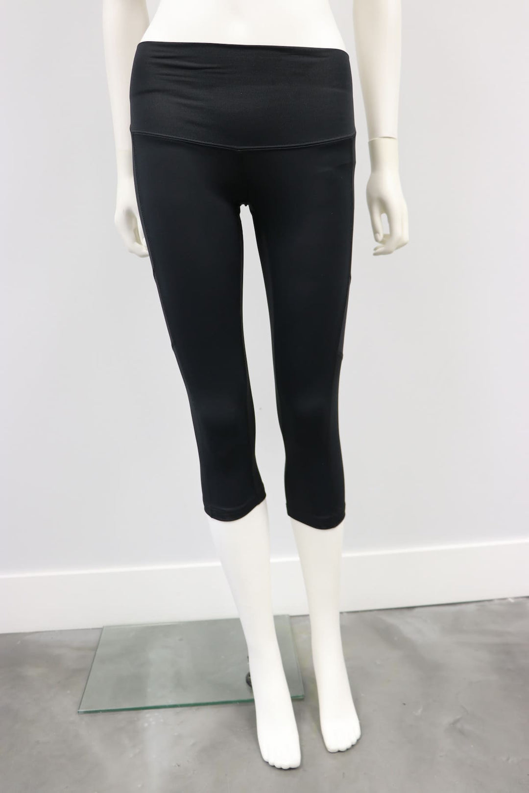 Esprit black leggings displayed on a mannequin against a plain background.