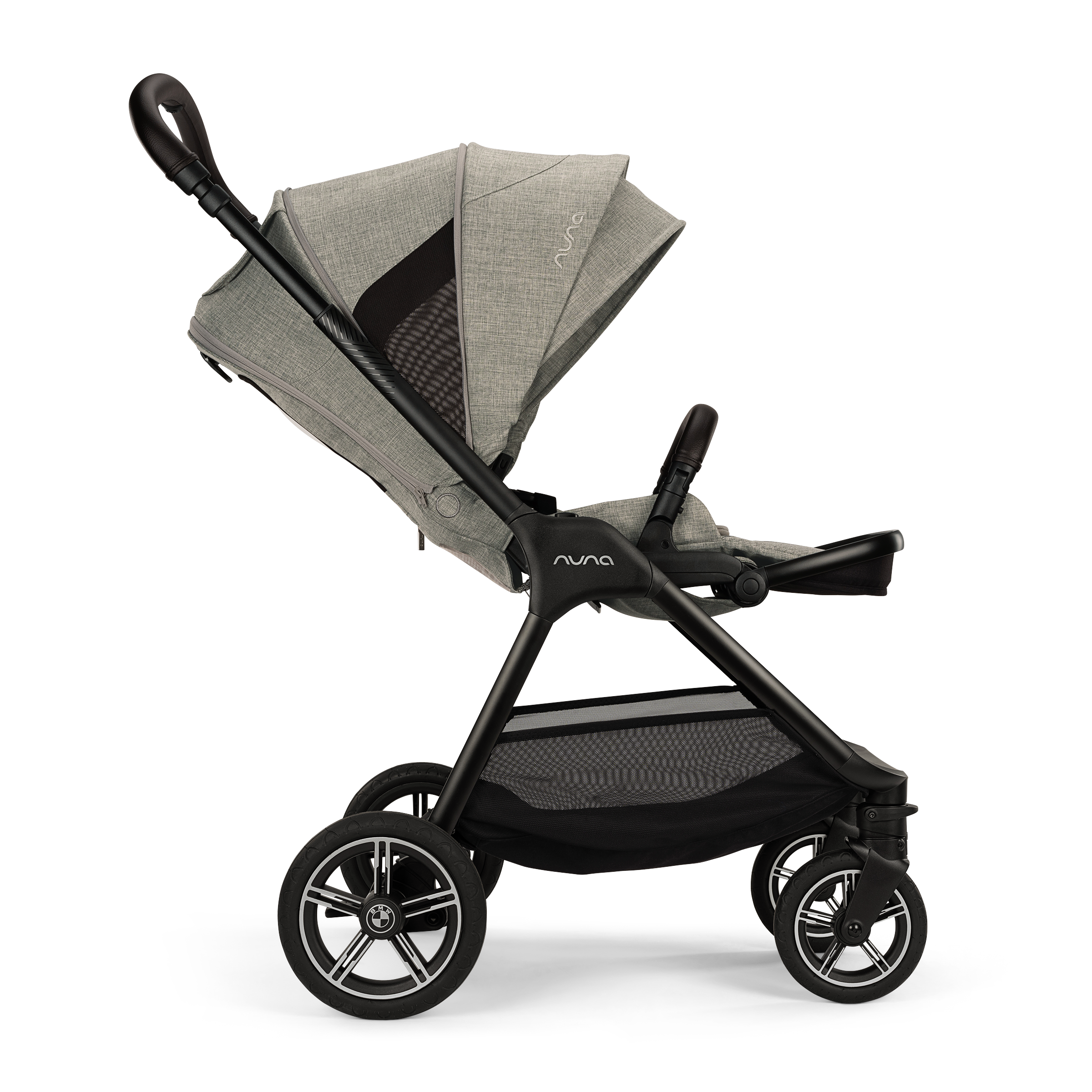 Poussette compact TRIV Next pour bébé de Nuna - Collection BMW