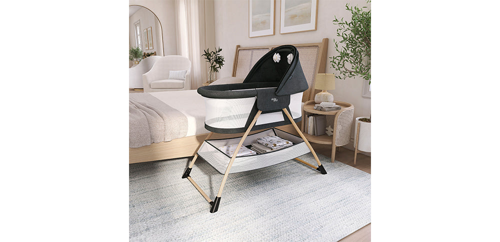 Evolur Cozy Dreamer Bassinet – Black lifestyle
