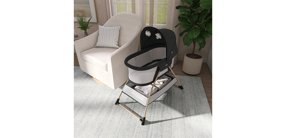 Evolur Cozy Dreamer Bassinet – Black lifestyle