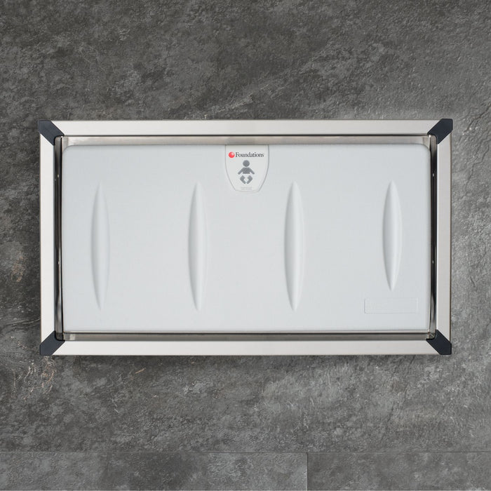 Table à langer commerciale encastrée horizontale classique de Foundations (avec cadre en acier inoxydable)
