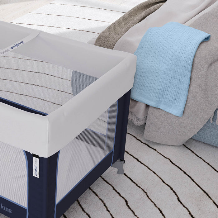 Parc de voyage portable Foundations SnugFresh® Celebrity pour bébés