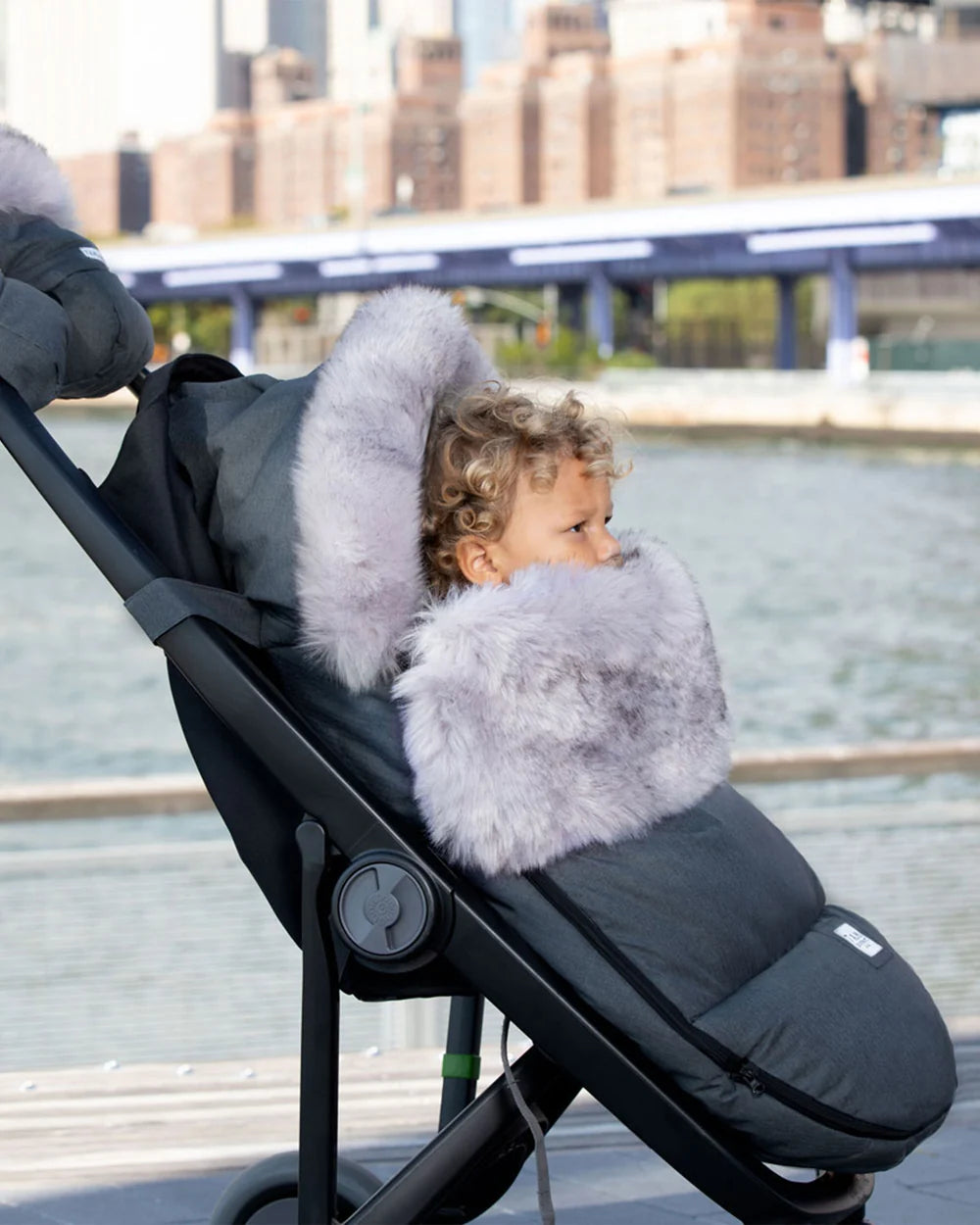 Housse de siège auto et chancelière pour poussette 7 AM en peluche Tundra et fausse fourrure - Gris foncé chiné