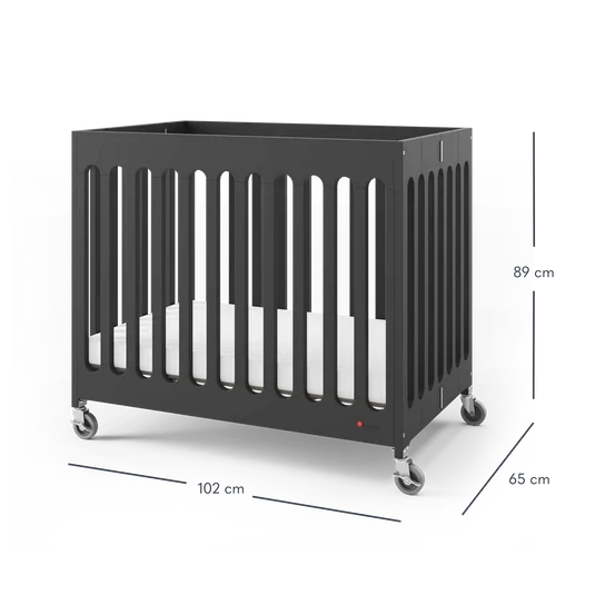 Lit de bébé pliable en bois massif de Foundations Boutique™