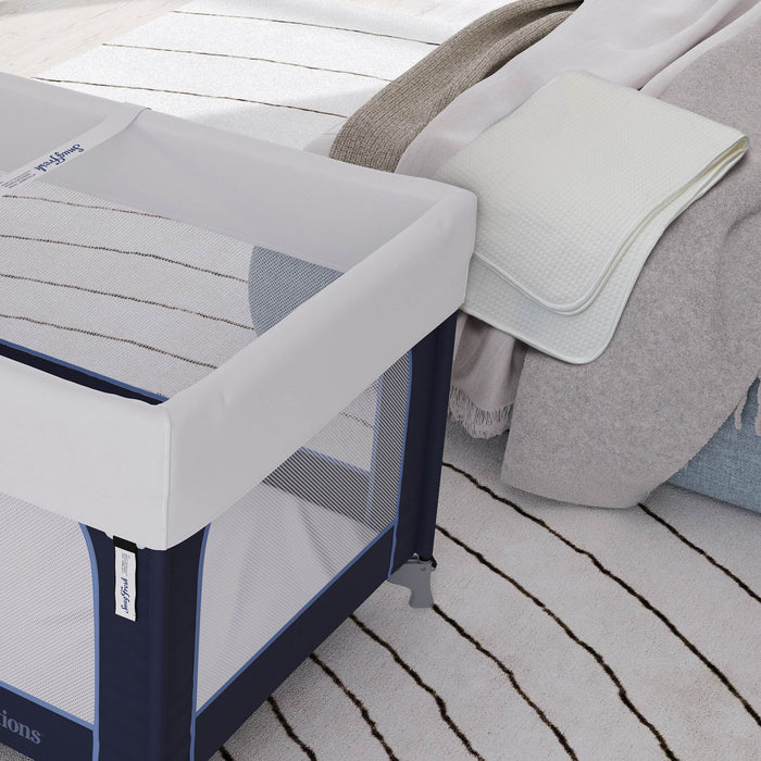 Parc de voyage portable Foundations SnugFresh® Celebrity pour bébés