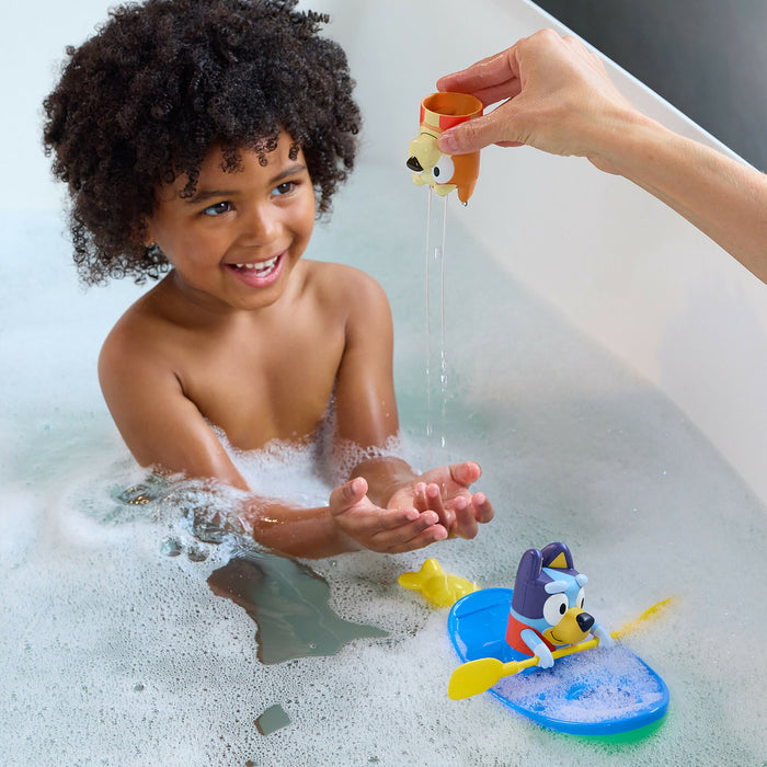 Jouet de bain canoë à tirer Bluey de Tomy Toomies 