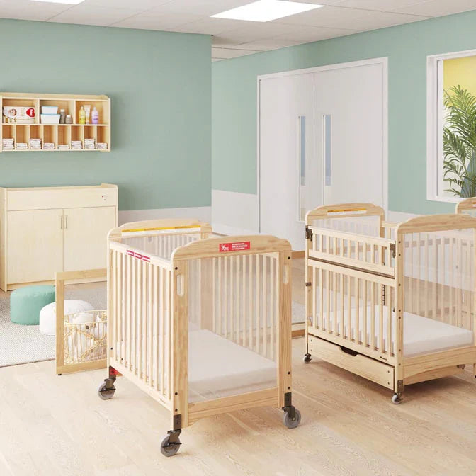 Lit de bébé compact d'évacuation Foundations Next Generation First Responder® – Lit de bébé Clearview pour garderie