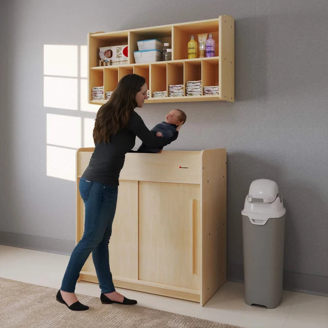 Table à langer Foundations® SafeGlide™ avec portes coulissantes et étagères de rangement