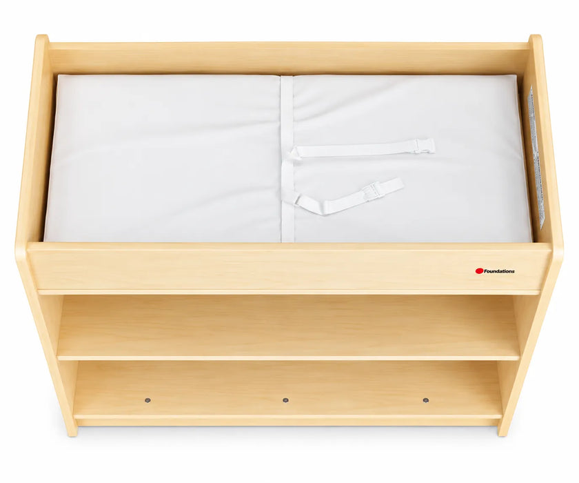 Table à langer Foundations® SafeStart™ avec étagères de rangement