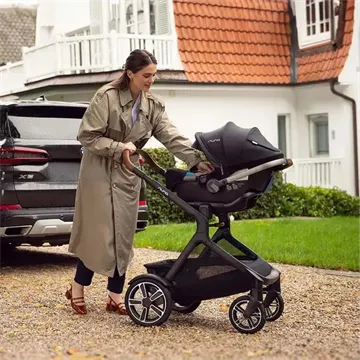Demi™ next + planche à roulettes de Nuna
