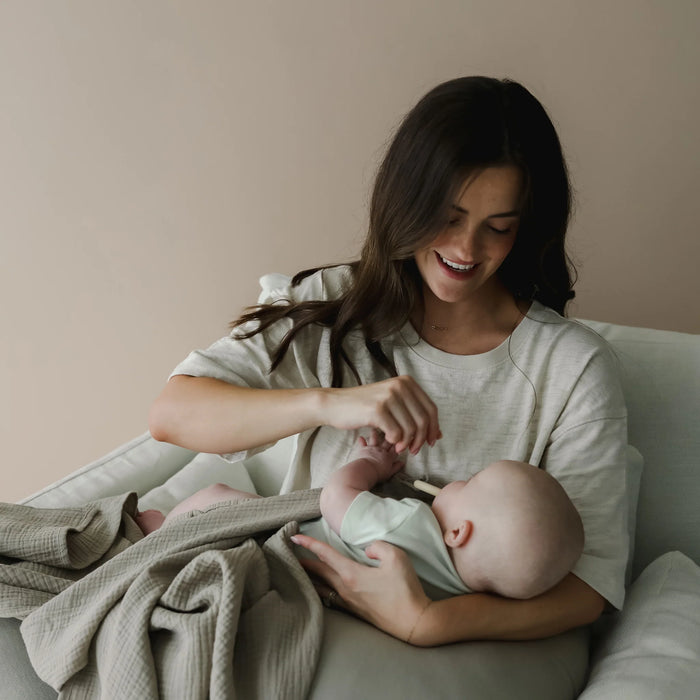 Snuggle me Organic Muslin Cotton Nursing Cover Blanket