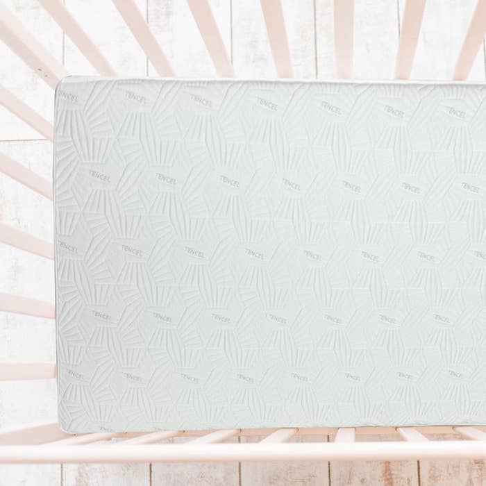 Matelas pour lit de bébé Tencel BeautySleepMD de SimmonsMD