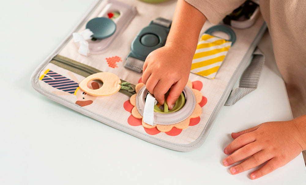 Taf Toys® Snap'n Learn Board 18m+