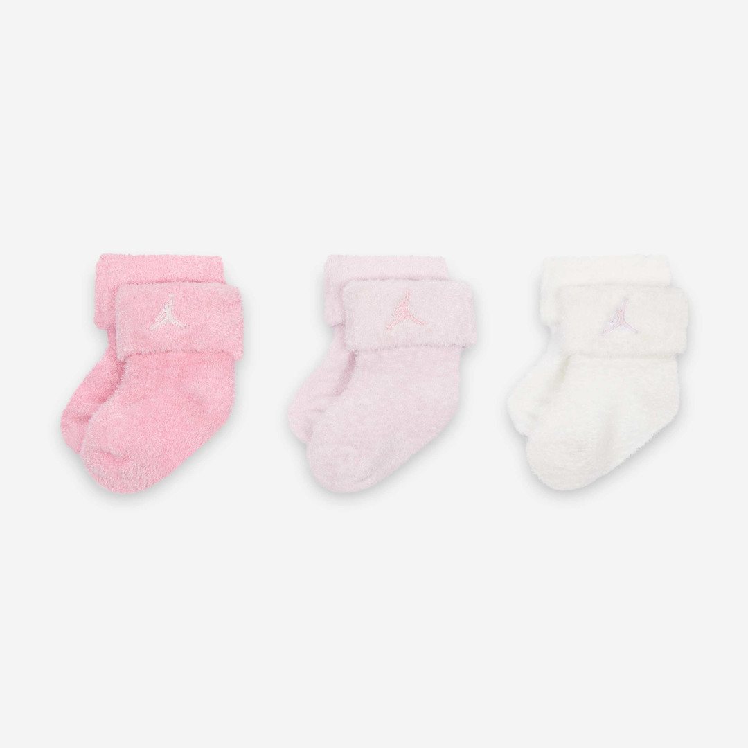 Jordan infant soft and cozy ankle socks 01