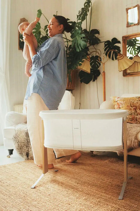 BabyBjörn® Baby Cradle – Lightweight Breathable Mesh Bassinet with Gentle Rocking Motion (White)