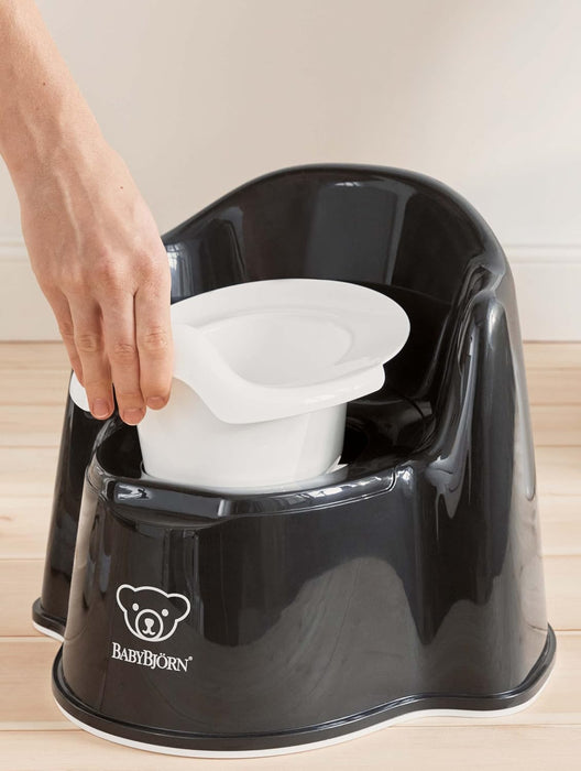 BabyBjörn Potty Chair – Black/White angle