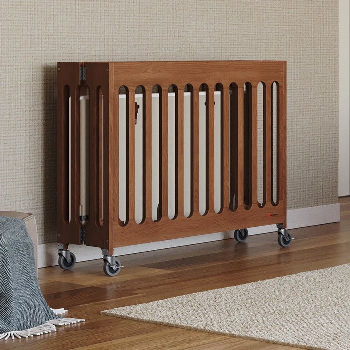 Lit de bébé pliable en bois massif de Foundations Boutique™