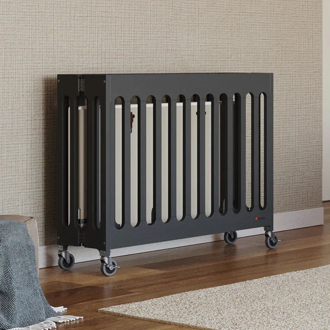 Lit de bébé pliable en bois massif de Foundations Boutique™