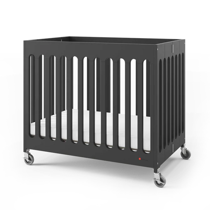 Lit de bébé pliable en bois massif de Foundations Boutique™