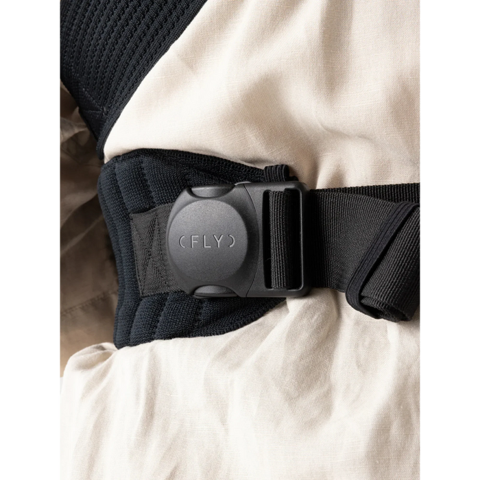 Flybaby 3D baby carrier close-up showing secure black waist buckle on fabric background.