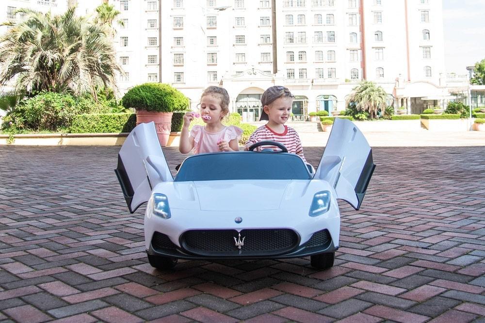 Freddo Toys - Freddo Toys 24V 4x4 Maserati MC20 2 Seater Ride on Car for Kids