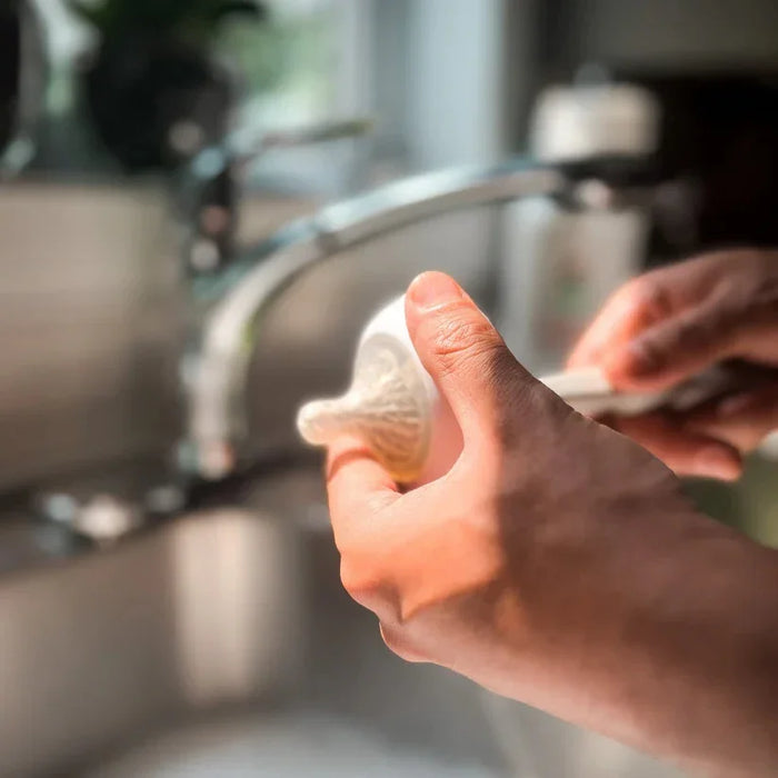 Kangoo et cie - Kangoo et cie Cleaning Brush for Food Pouches, Baby Bottles, and Other Accessories