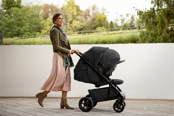 Système de voyage pour bébé avec Poussette TAVO + Siège auto PIPA de Nuna - Caviar