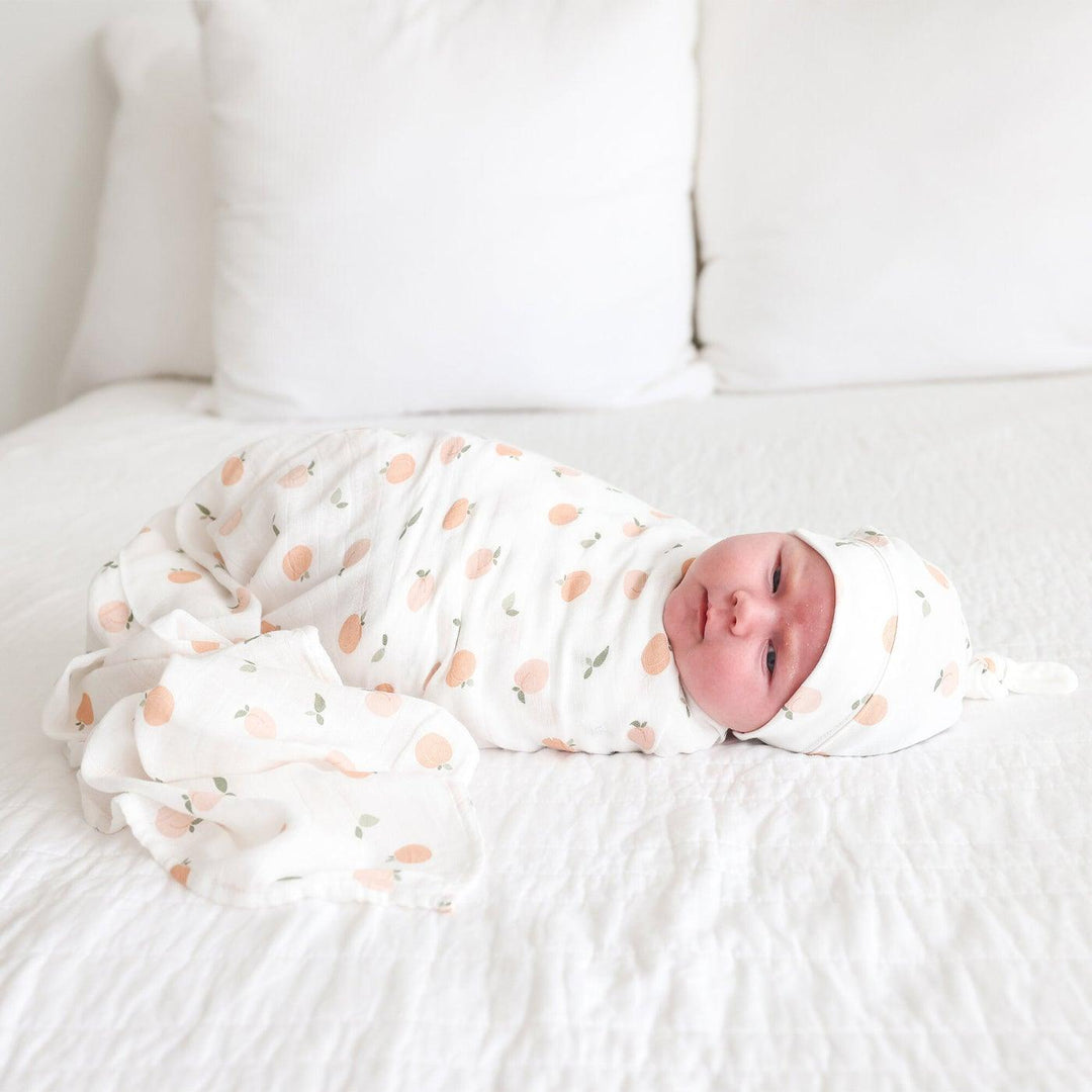 Lulujo® - Lulujo Hello World Blanket + Knotted Hat - Peaches 0M+