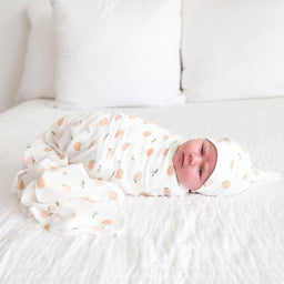 Lulujo® - Lulujo Hello World Blanket + Knotted Hat - Peaches 0M+
