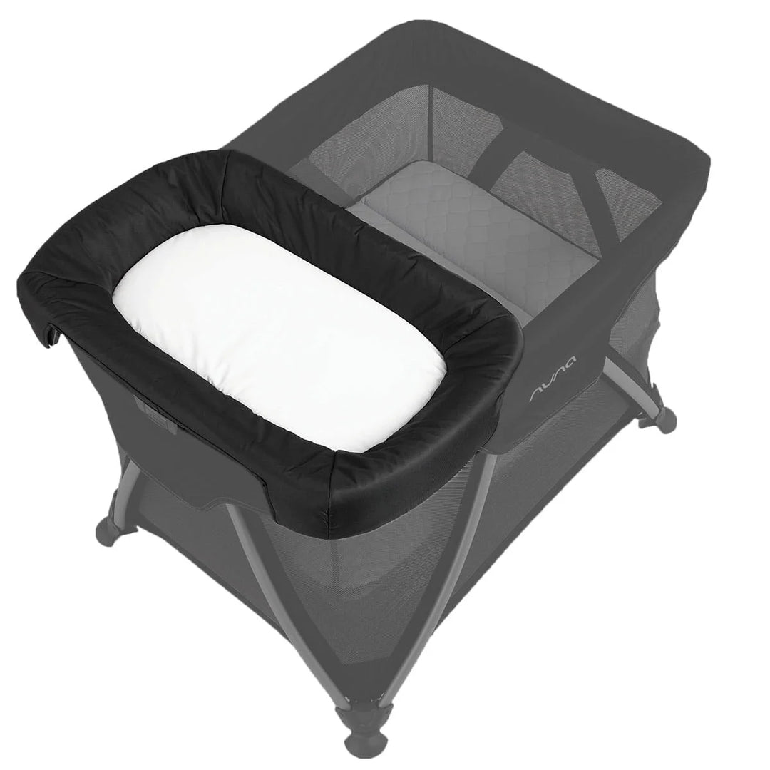 Nuna Sena replacement changer fixed on the Sena Playard