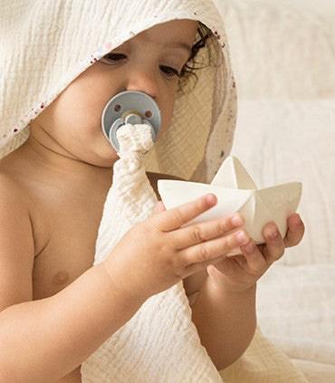Oli & Carol - Oli & Carol Origami Boat White Teether Toy
