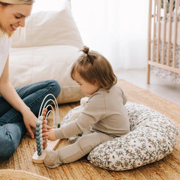 Perlimpinpin - Perlimpinpin Baby Nursing Pillow by Solange Pilote - Abeilles