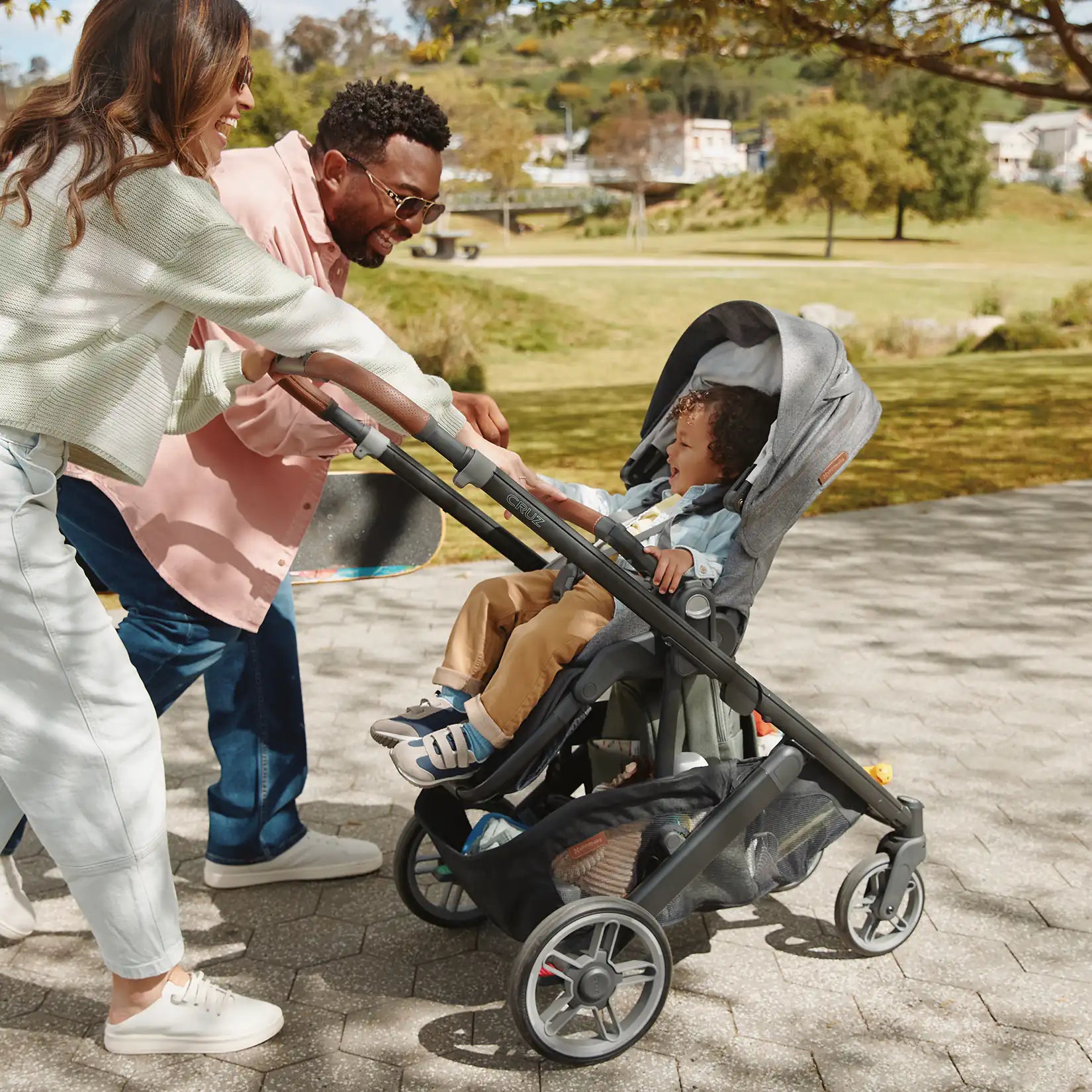 Poussette simple pleine grandeur Cruz V3 d'UPPAbaby – Prête pour les nouveau-nés, inclinable à plat, boucle magnétique