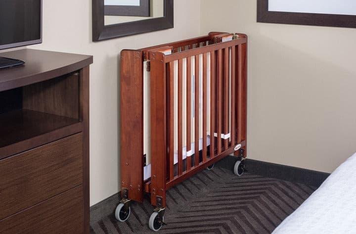 Folding wooden outlet crib