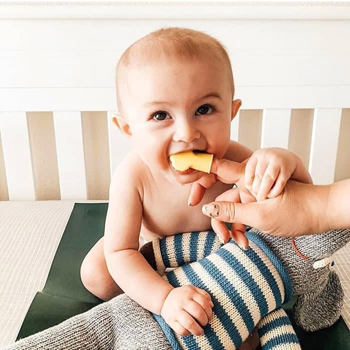 Frida Baby® - Frida Baby SmileFrida - The Finger Toothbrush