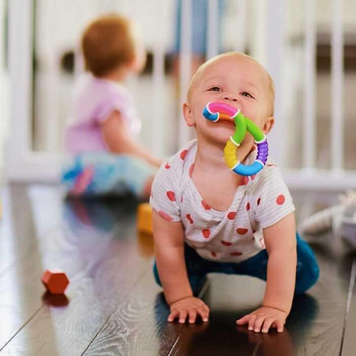 Munchkin® - Munchkin Twisty Figure 8 Baby Teether Toy