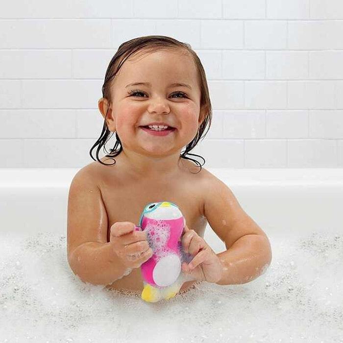 Munchkin® - Munchkin Wind Up Baby Bath Toy Swimming Penguin