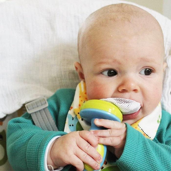 Nuby® - Nuby The Nibbler Feeder with Protection Cover - (1 Pack)