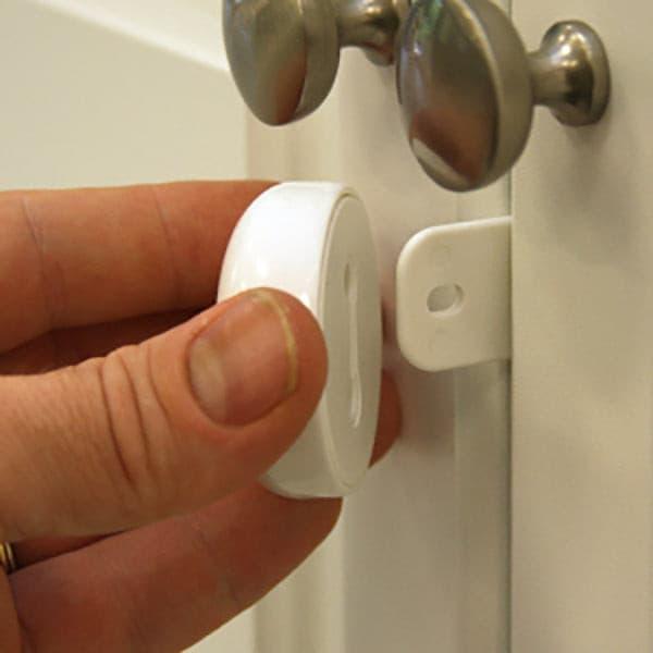 Qdos® - Qdos SecureHold Adhesive Double Door Lock - White